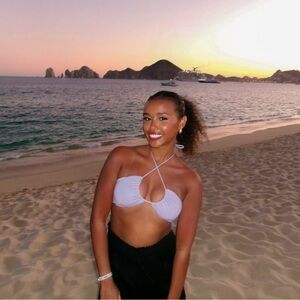 Meet your Posher, Nia